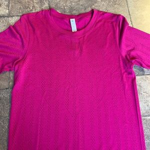 Lululemon magenta long sleeve breathe